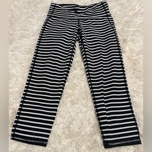 Athleta Women’s Size XS Black and White Striped Leggings EUC